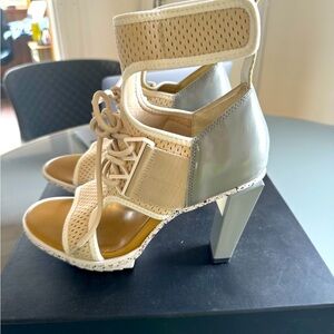 United Nude- Lev Nomad Hi in Nude size 39- BNIB